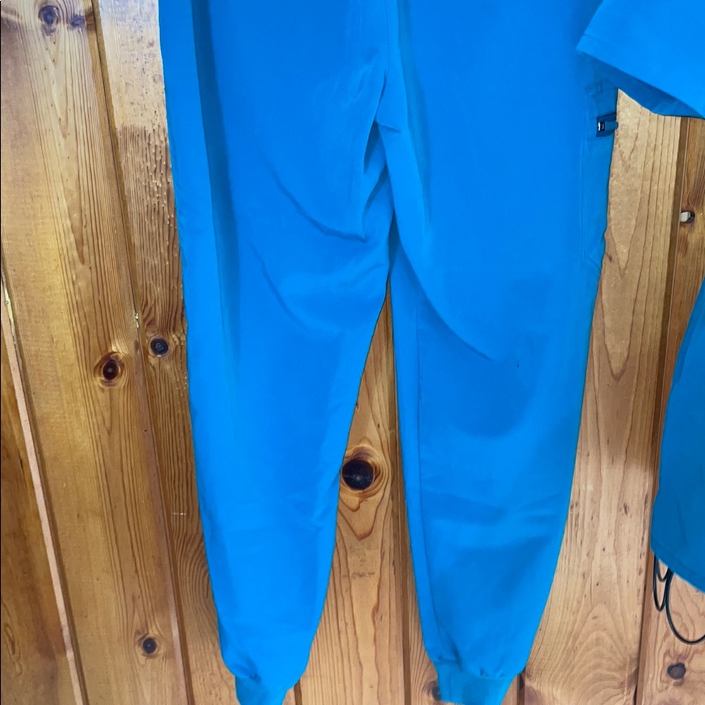 Blue fig Scrub Set with Zamora pants and caterinia scrub top XS/SM - Picture 10 of 13